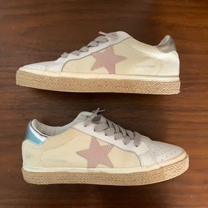 Vintage Havana Crosby White Mule in a size 7.